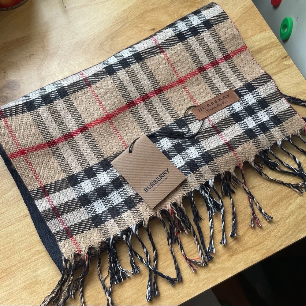 *NEW* Burberry Scarf (Recent Collection)